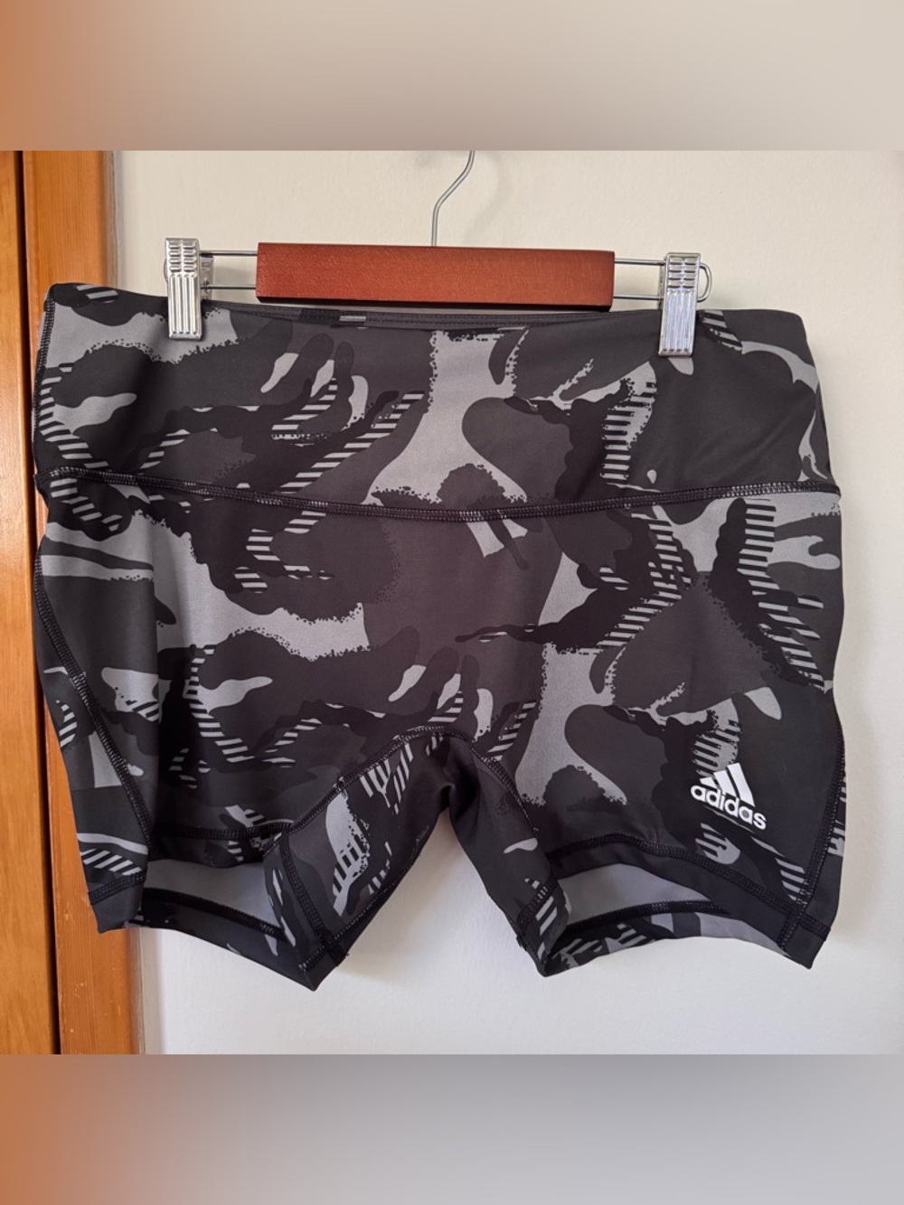 adidas volleyball bike shorts, 4”, L